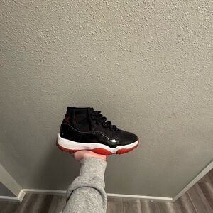 Jordan 11 bread size 8.5